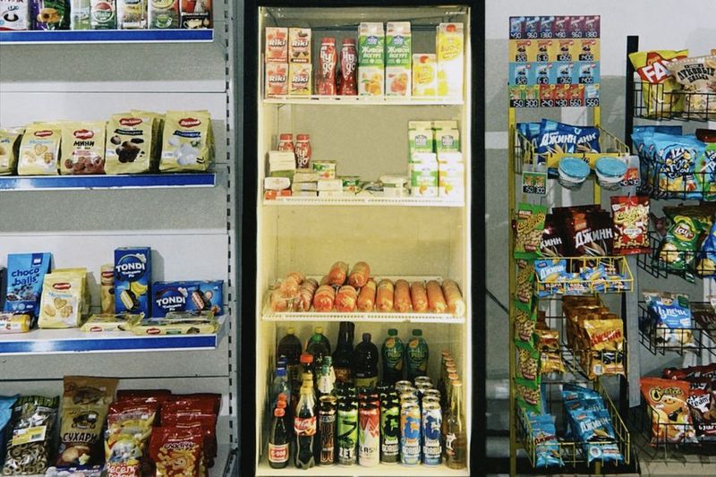 Descubra a Geladeira Barata que Não Tira o Seu Sono: Guia de Modelos Silenciosos [Atualizado 2026]